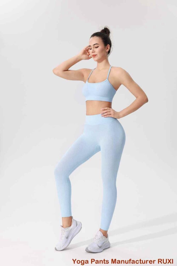 အနက်ရောင် leggings